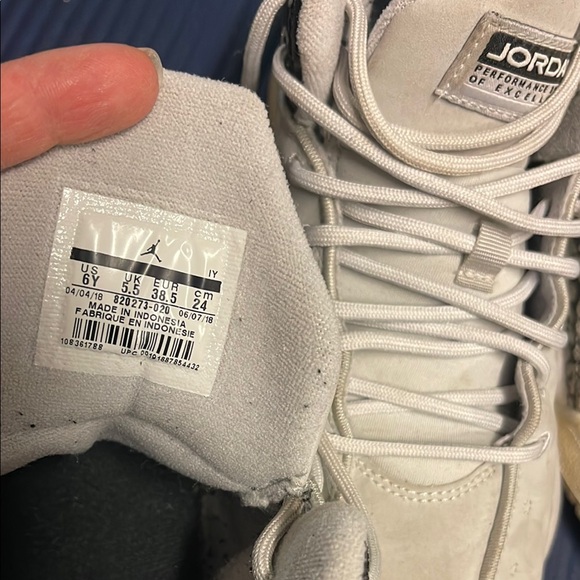 Colorful Sneaker Collection - Picture 12 of 14